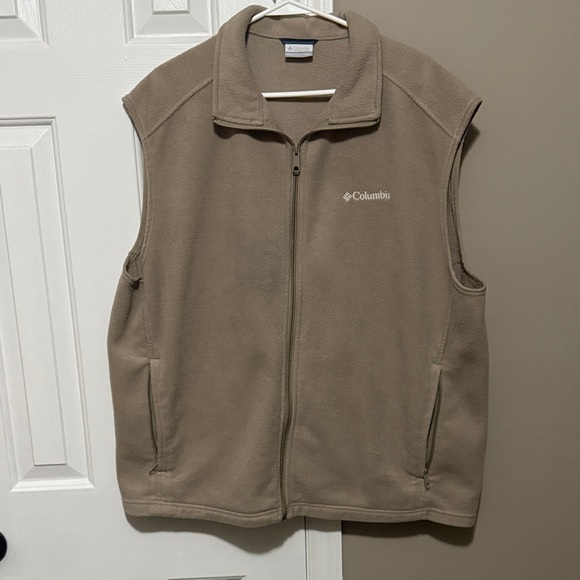 Columbia Other - Columbia Brown Fleece Vest
